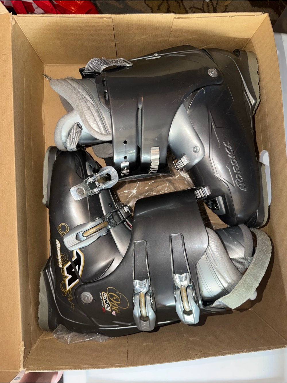 Unisex Grey Tecnica Mega+8 Ski Boots -Comfort Fit, US 9.5, all dimensions in pic